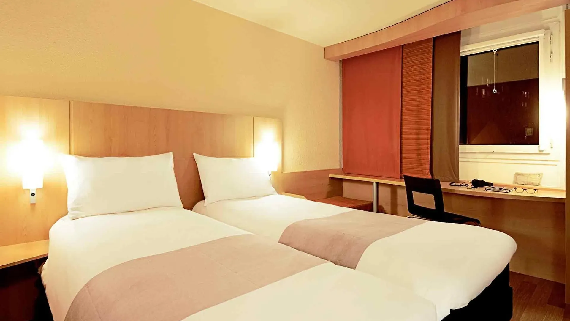Ibis Cancun Centro 3*,
