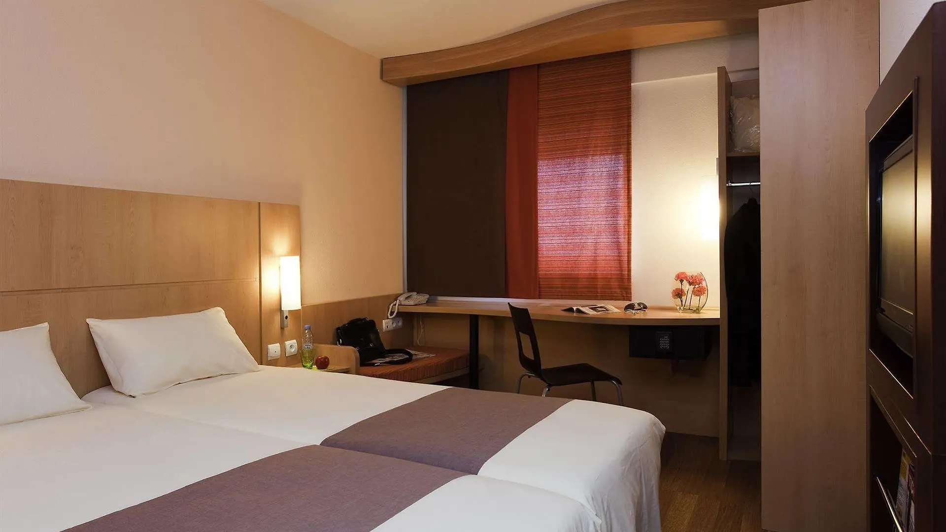 Ibis Cancun Centro Hotel